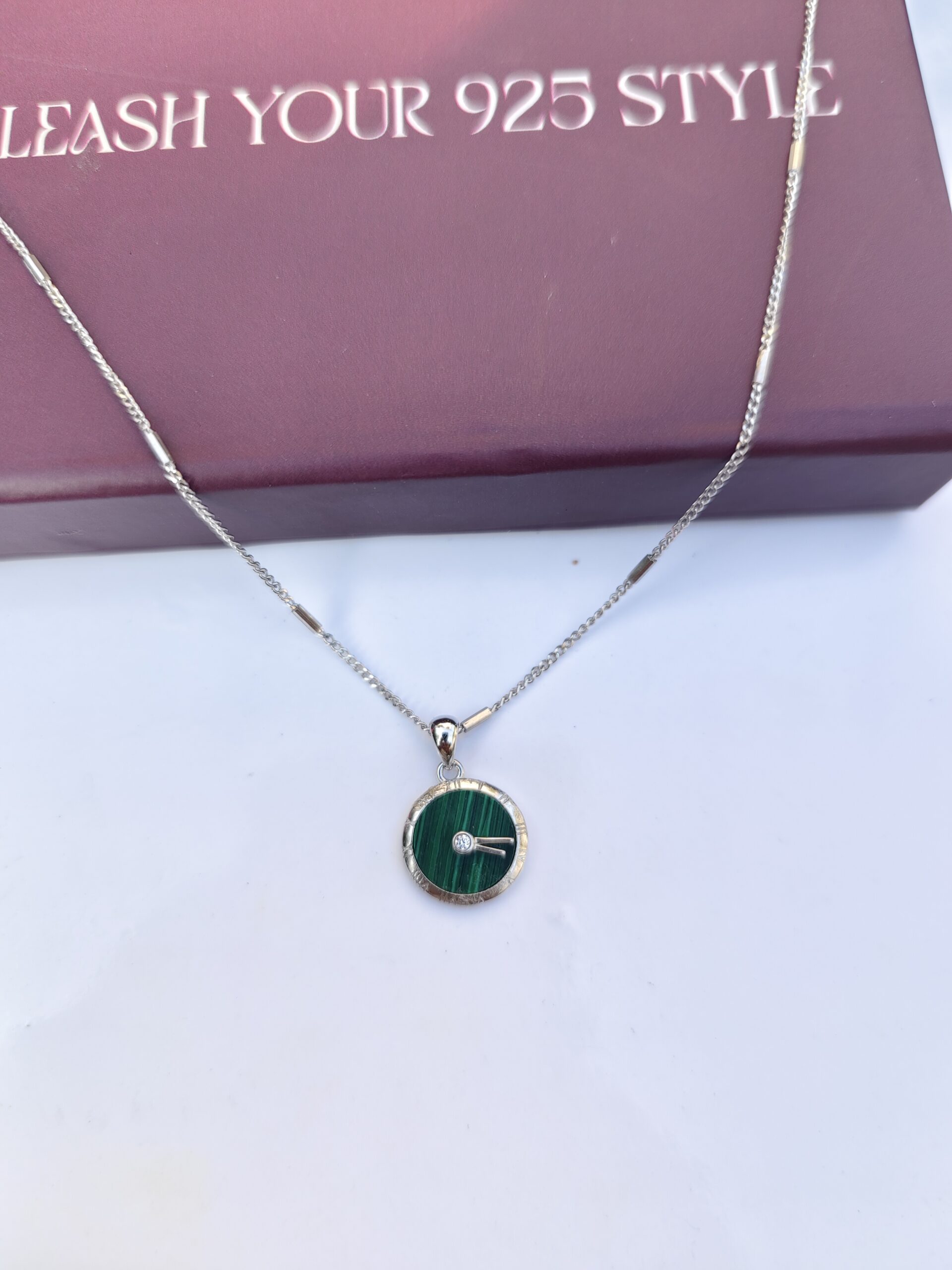 Verde Timepiece Pendant